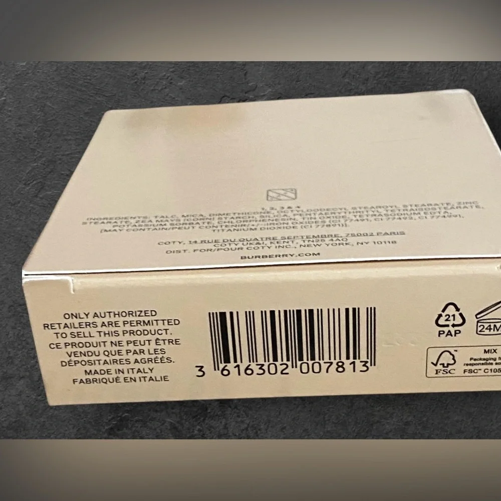 Burberry Black and Gold Eye Palette NEW IN BOX - Picture 9 of 9